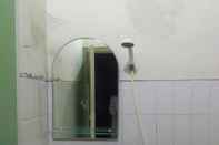 In-room Bathroom Griya Palayu Guest House