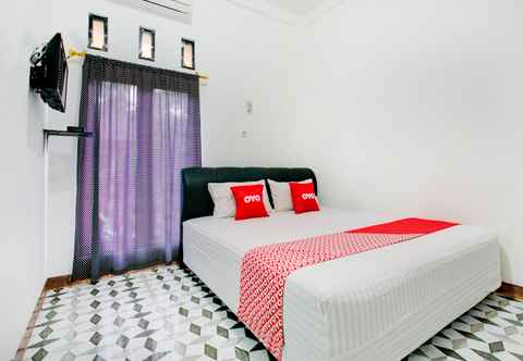 Bedroom Rn Syariah Guest House