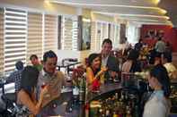 Bar, Cafe and Lounge St Giles Hotel Makati