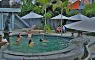 Swimming Pool 2 Cemara Beach Homestay