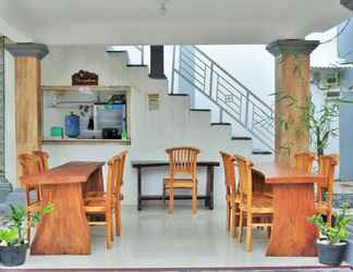 Lobby 2 Cemara Beach Homestay