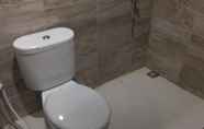 Toilet Kamar 4 Firdaus Mansion Pancoran