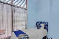 Kamar Tidur OYO 90468 Monalisa Guesthouse