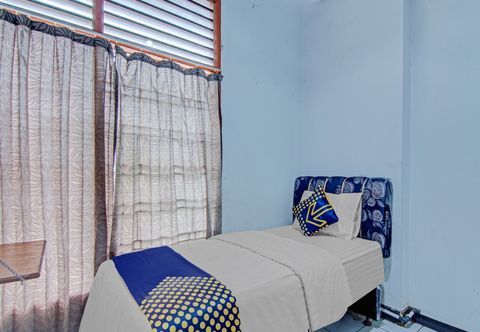 침실 OYO 90468 Monalisa Guesthouse