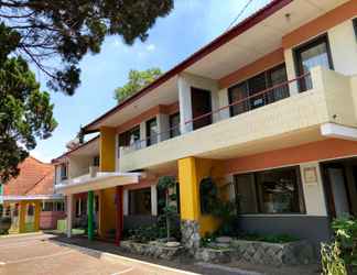 Bangunan 2 3 Bedrooms at Villa Anjasmoro B