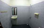 Toilet Kamar 3 D'Batur Hotel