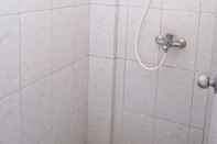 In-room Bathroom Wisma Rumah KIta