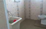 Toilet Kamar 5 Margareth Guest House