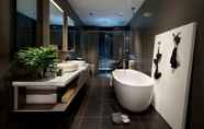 In-room Bathroom 6 Expressionz Suite by iHost Global