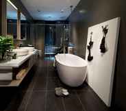In-room Bathroom 6 Expressionz Suite by iHost Global