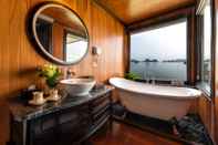 Toilet Kamar La Regina Legend Cruise