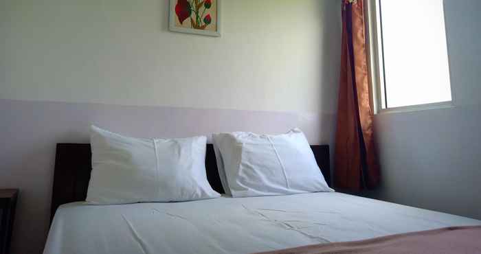 Bedroom Simple Room at Hotel Dahlia Bekonang