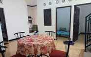 Lobi 4 3 Bedroom Homestay Jogja Paten