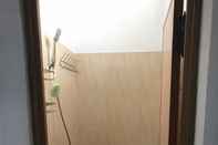 Toilet Kamar Budget Room Zaky Guest House (ZKB)