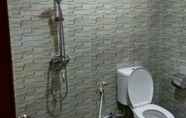 Toilet Kamar 4 Umyah Tikel the Woodskin