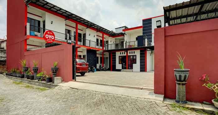 Bangunan SUPER OYO 3702 Homestay Bougenville Syariah