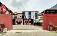 Exterior 3 SUPER OYO 3702 Homestay Bougenville Syariah