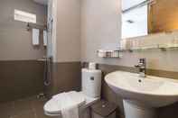 Toilet Kamar Canberry Hotel
