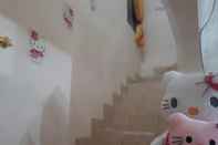 Lobi Villa Hello Kitty Puncak