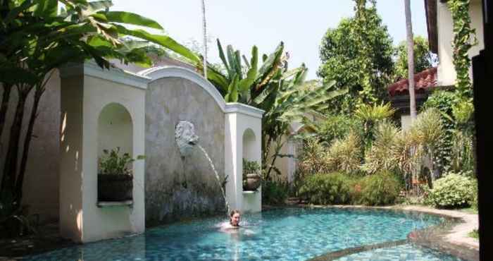 Kolam Renang Bali Corner Residence