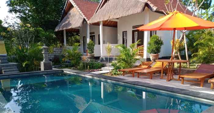 Kolam Renang Japa Bungalow