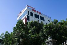 外部的 Kawasaki Hotel Noi Bai Airport