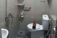 Toilet Kamar HOTEL GRAND ILLA 