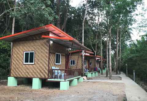 ภายนอกอาคาร Khaosok Bamboo Huts Resort