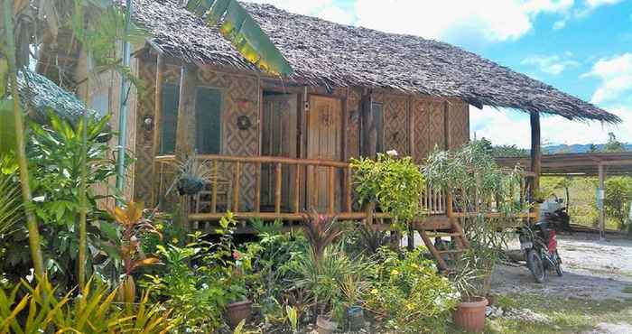 Exterior Titanic's Nipa Hut