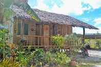 Exterior Titanic's Nipa Hut