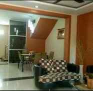 Lobby 3 Yan's Homestay