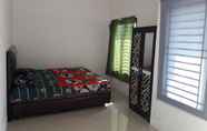 Kamar Tidur 5 Guest House Setiabudi Boulevard Medan