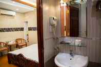 Phòng tắm bên trong Phuong Linh Hotel