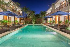 수영장 Sahadewa Suites Residence