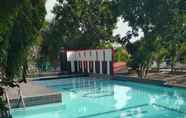 Swimming Pool 2 Panorama Lembah Gunung Kujang