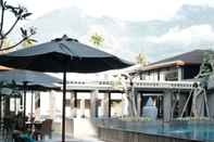 Swimming Pool Hotel Santika Garut