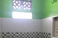 Toilet Kamar Villa Mutiara Asri - No.18 By Dinda