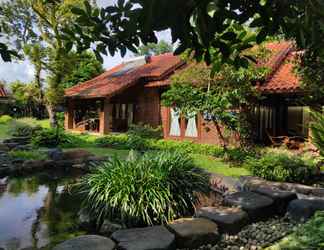 Bên ngoài 2 Duta Boutique Villa