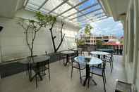 Bar, Kafe dan Lounge Hotel Grand Puri Perintis