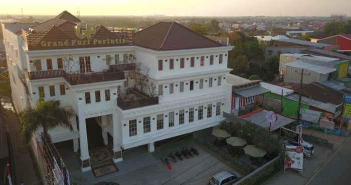 Bangunan Hotel Grand Puri Perintis