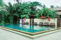 สระว่ายน้ำ Palm Sweet Resort