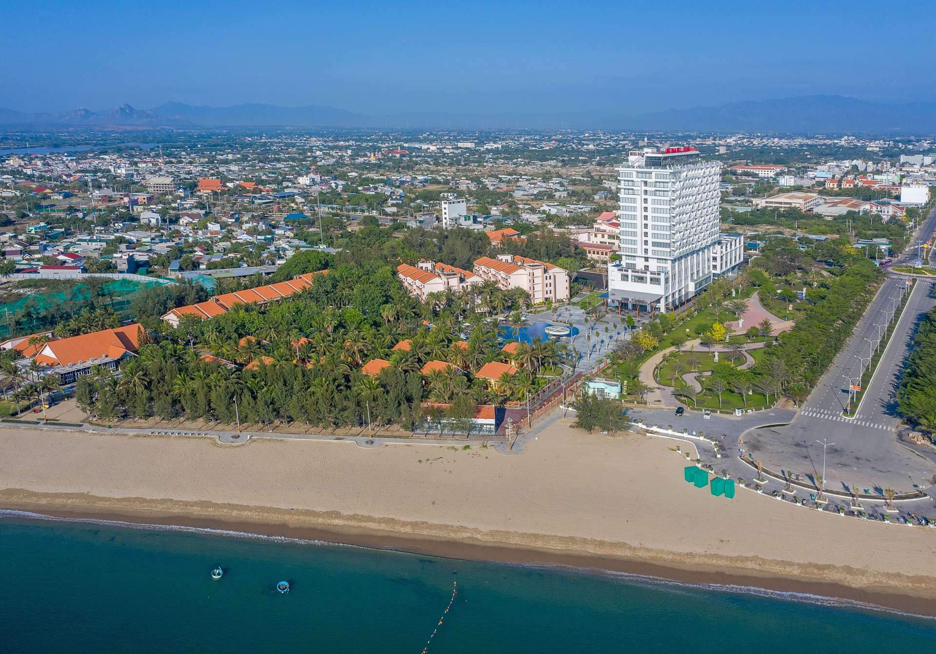 Long Thuận Hotel & Resort khach san Ninh Thuan