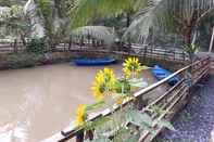 Swimming Pool Coconut Homestay