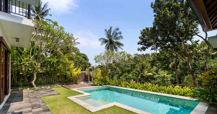 Swimming Pool Annupuri Villas Bali