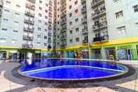 Swimming Pool The Suites Metro Apartemen by Astha