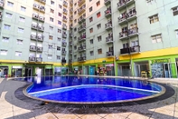 Swimming Pool The Suites Metro Apartemen by Astha