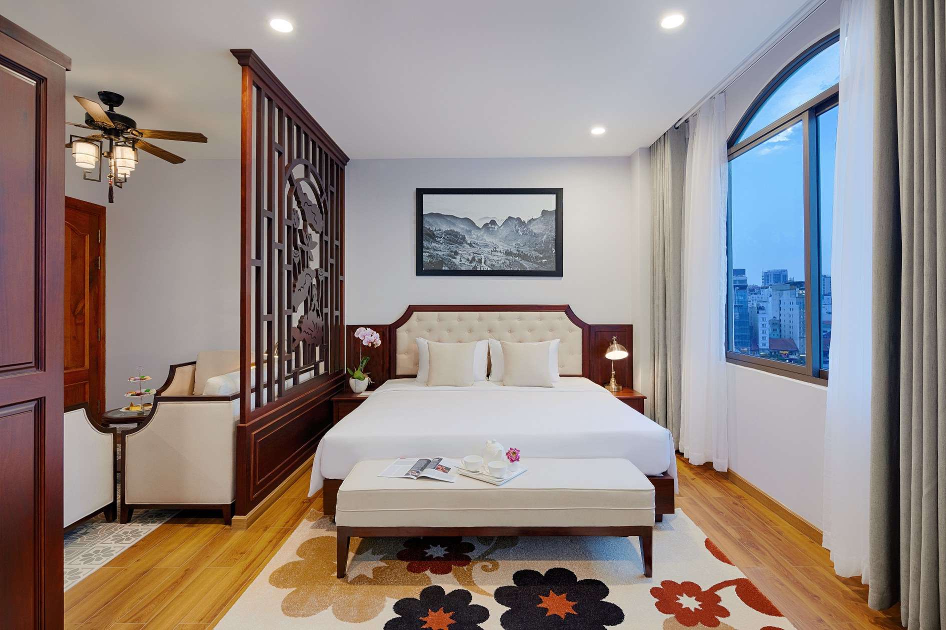 Happy Life Grand Hotel & Sky Bar - Khách sạn Quận 1 có hồ bơi