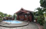 Kolam Renang 4 Loreland Farm Resort