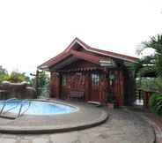 Kolam Renang 4 Loreland Farm Resort