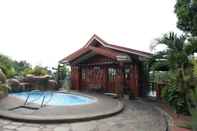 Kolam Renang Loreland Farm Resort